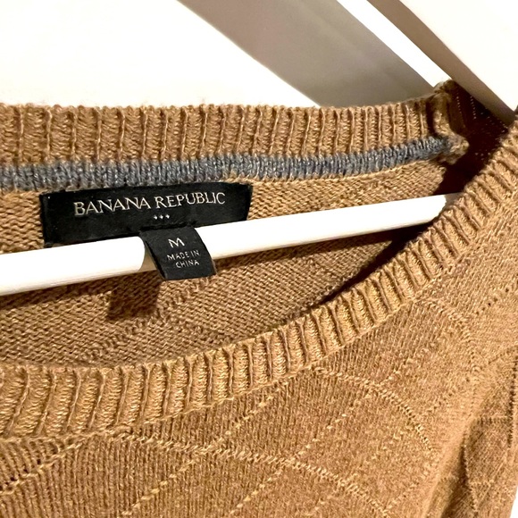 Banana Republic sweater. Size Medium. Worn twice. Excellent condition. - Picture 3 of 3